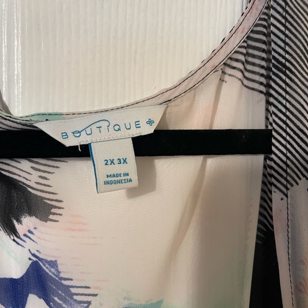 Boutique - Long Sheer Material Overpiece Size 2X - Picture 5 of 7